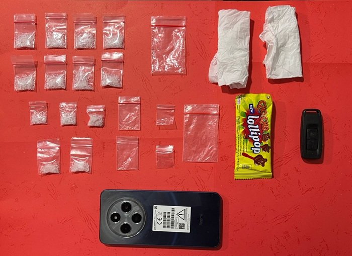 Barang bukti sabu disita dari tangan LJ alias Koko. Foto: Polres Kubu Raya