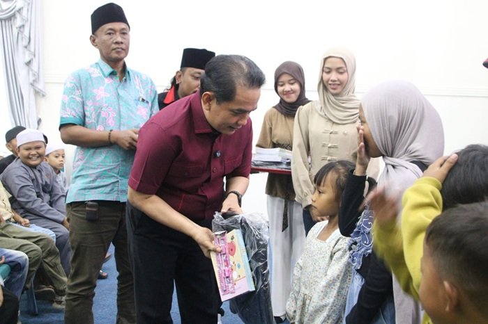 150 Siswa di Pontianak Terima Bantuan Tas dan Alat Tulis