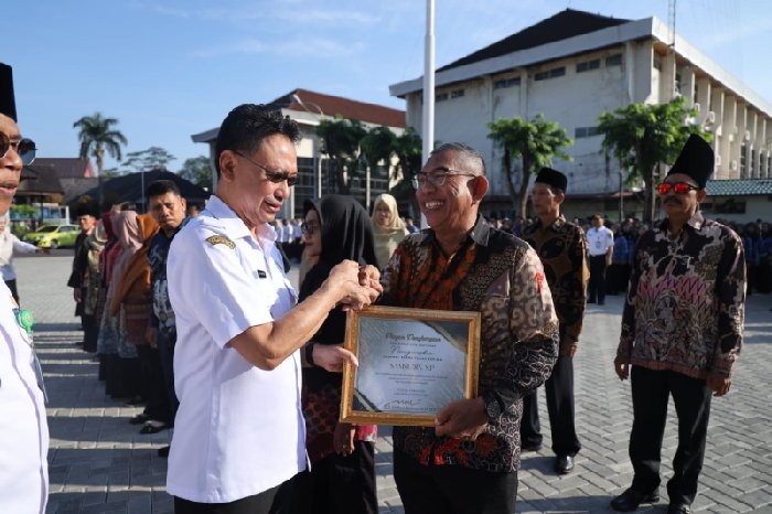 335 ASN Pemkot Pontianak Terima SK, 26 Purna Tugas, Wali Kota: Pengabdian Mereka jadi Teladan