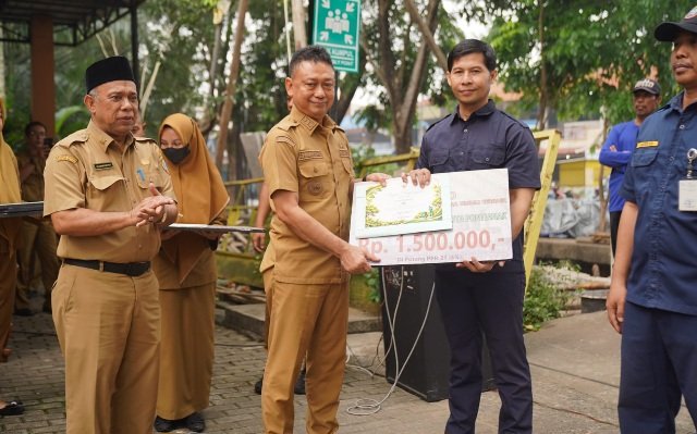 50 Petugas Kebersihan Dapat Kado Hari Jadi Pontianak