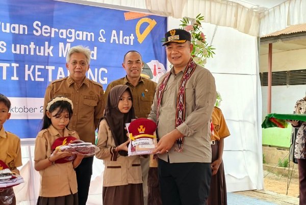 6.000 Murid SD di Ketapang Terima Bantuan Gratis, 2.500 Siswa SMP Menyusul