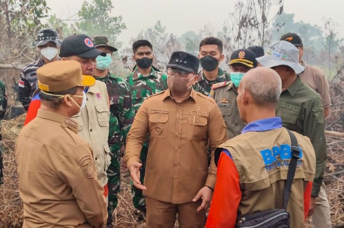 Ajak Kolaborasi Tangani Karhutla, Bupati Sujiwo Minta Tak Saling Menyalahkan