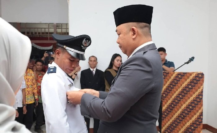Bupati Alex Lantik Kepala Desa Suak Burung