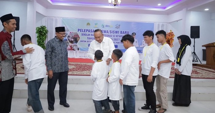 Bupati Alex Lepas 32 Siswa Sekolah Rakyat ke Pontianak, Komitmen Bangun Sekolah Permanen di Daerah
