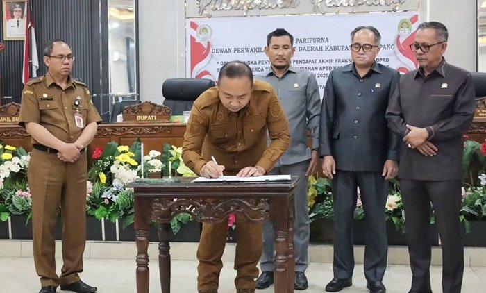 Bupati Ketapang Hadiri Rapat Paripurna Penyampaian Pendapat Fraksi DPRD