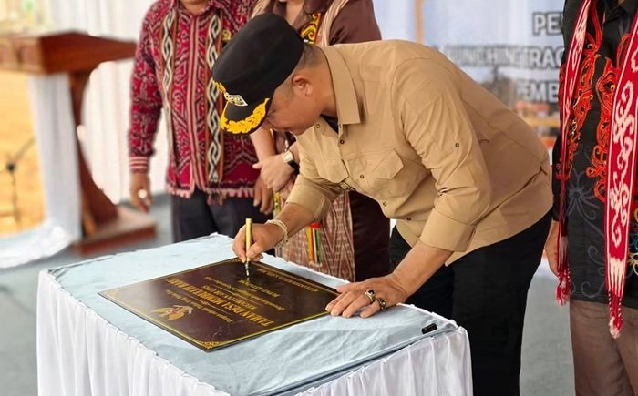 Bupati Ketapang Resmikan Taman Desa Membuluh Baru