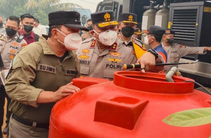 Bupati Sujiwo Apresiasi Polda Kalbar Bantu Air Bersih di Teluk Bakung