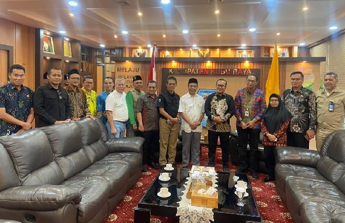 Bupati Sujiwo Dorong Kolaborasi Rehab Rumah di Bantaran Sungai