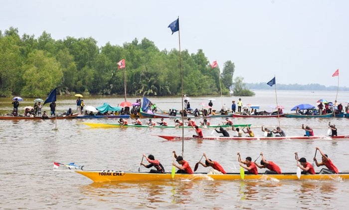 Bupati Sujiwo Dukung Lomba Sampan Bidar Digelar Rutin