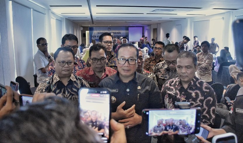 Bupati Sujiwo Minta Pengelola BLUD Tingkatkan Mutu Pelayanan
