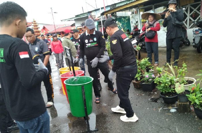 Bupati Sujiwo Pimpin Aksi Cuan di Pasar Sungai Kakap