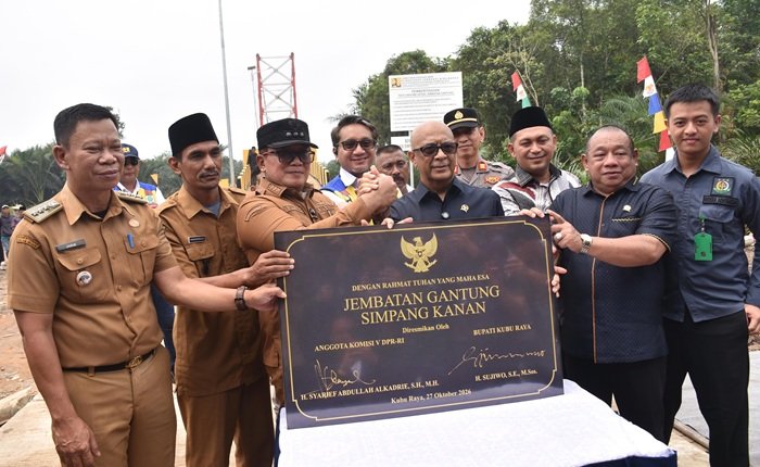 Bupati Sujiwo Resmikan Jembatan Gantung Simpang Kanan, Perkuat Akses Ekonomi Warga
