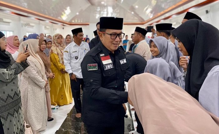 Bupati Sujiwo Titip Harapan Tingkatkan Pendidikan di Pundak Guru