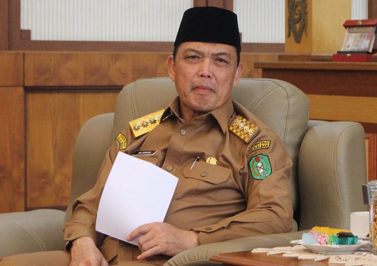 Dikabarkan Hendak Diperiksa KPK, Norsan Beserta Keluarga Pelesiran ke Kota Kuching