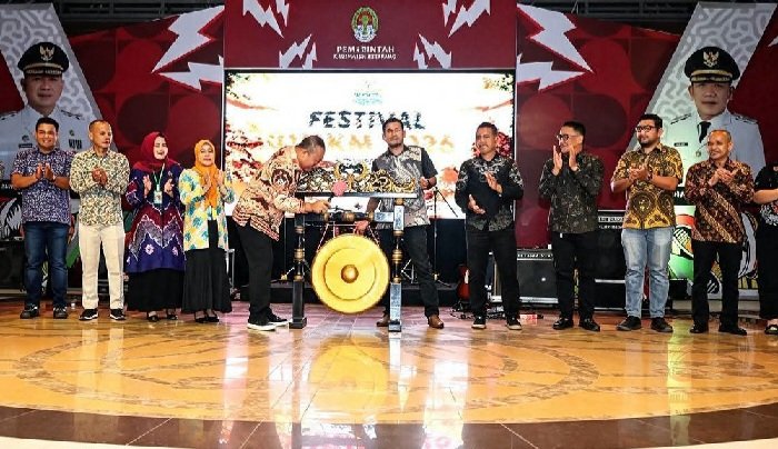 Festival UMKM dan Kreativitas Pemuda 2026 di Ketapang Ditutup