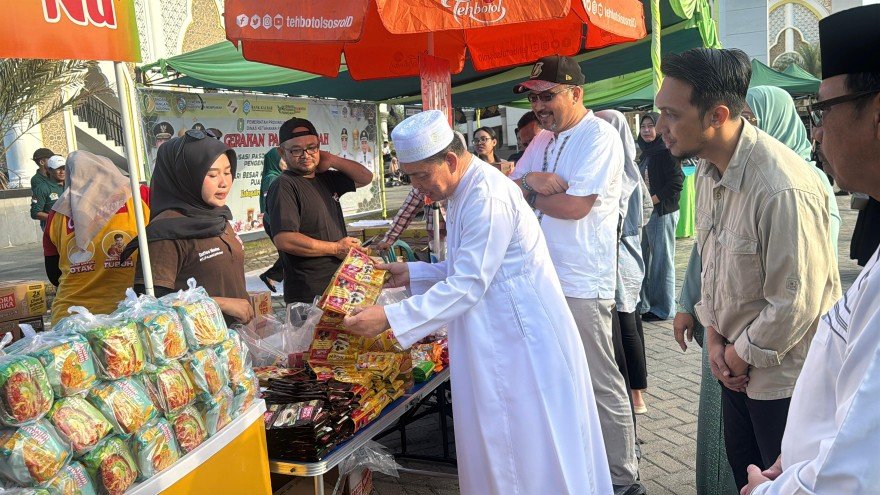 Gubernur Kalbar dan Bupati Mempawah Buka Pasar Murah Ramadan