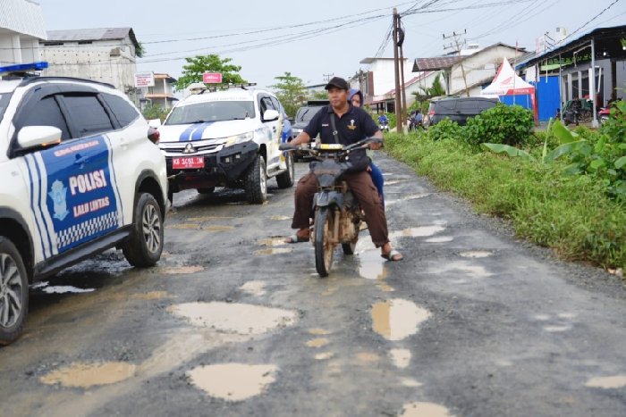 Gubernur Norsan Targetkan Perbaikan Jalan Teluk Batang - Sukadana Tuntas Sebelum Agustus