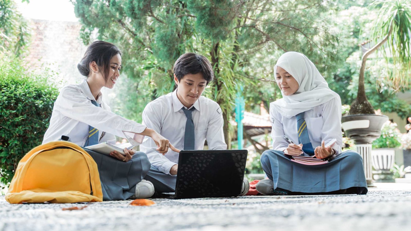 Gubernur Ria Norsan Sediakan Internet Gratis dan Subsidi SPP Siswa