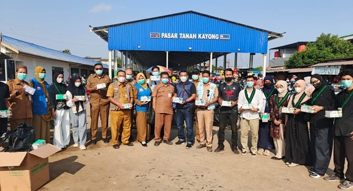 Kabut Asap Mengancam Kesehatan, AJK dan Dinkes Bagikan Masker ke Masyarakat