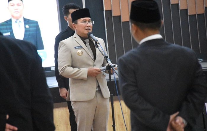 Lantik Pejabat Eselon II dan Fungsional, Bupati Sujiwo: Pejabat Itu Pelayan Rakyat