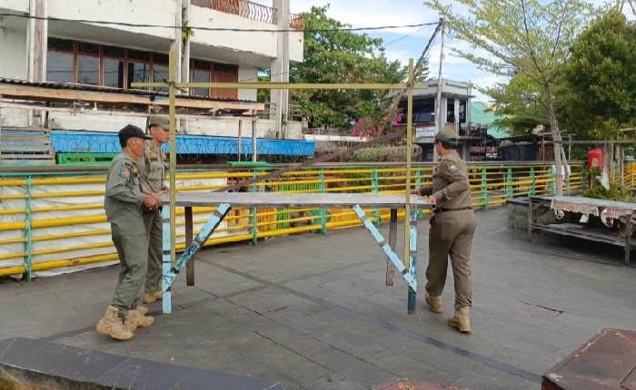 Lapak PKL dan Jemuran Warga di Kawasan Waterfront Pontianak Ditertibkan