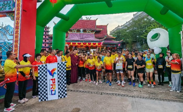 Lepas Waisak Run, Bupati Sujiwo Ajak Umat Jaga Kerukunan