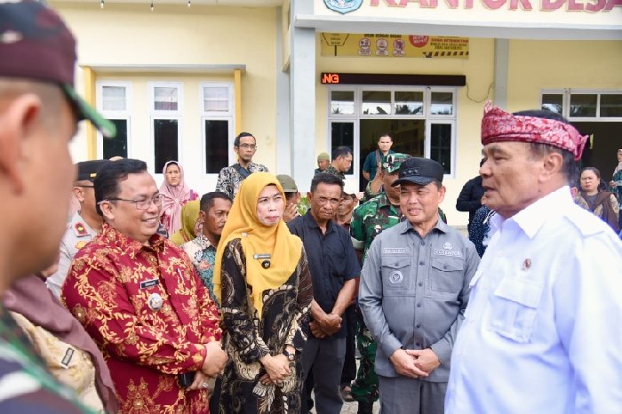 Menko Polkam Terima Keluhan Pengelola Koperasi Merah Putih Jeruju Besar