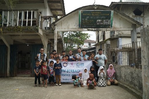Momen Hari Pelanggan Nasional, YBM PLN UPT Pontianak Berbagi Kebahagiaan Bersama Anak Panti Asuhan