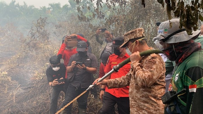 Pantau Karhutla di Sekunder C, Gubernur Norsan: Satu Membakar Ribuan jadi Korban