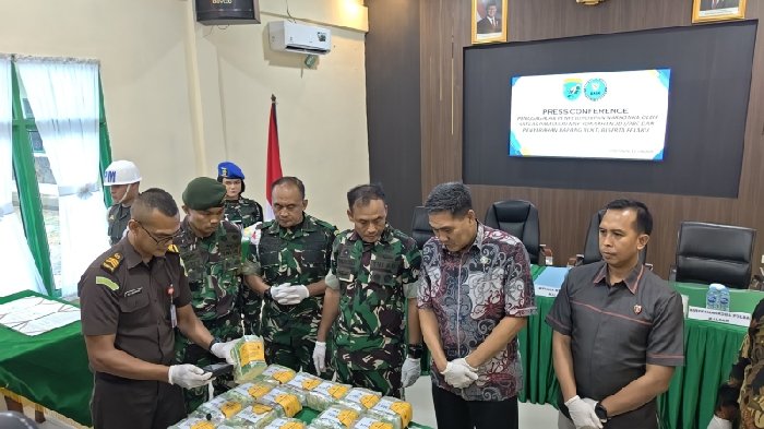 Parkir Mobil di Pasar Wisata Entikong, Warga Malaysia Ditangkap Bawa 21,4 Kg Sabu
