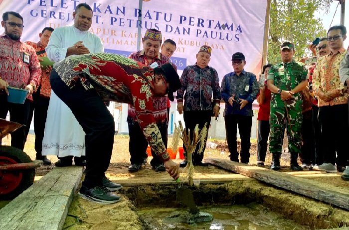 Pembangunan Gereja Dimulai, Bupati Sujiwo Tegaskan Komitmen Persatuan