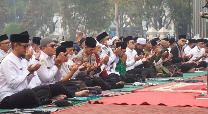 Pemkab Kubu Raya Gelar Salat Istisqa, Bupati Sujiwo Ajak Bersabar dan Berdoa