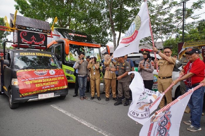 Peserta dari Malaysia Ikut Meramaikan Pawai Naik Dango ke-3 Pontianak