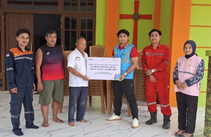 PLN IP UBP Sanggau Serahkan 40 Unit Bangku Untuk Gereja Khatolik Stasi Jonti