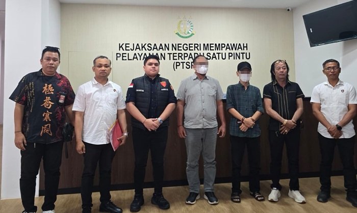 Polres Kubu Raya Serahkan Dua Tersangka Korupsi Pengadaan Benih Lada Rp1,8 Miliar ke Kejaksaan