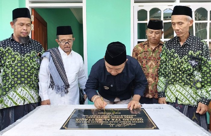 Resmikan Gedung TPA Masjid Jami' Al-Muttaqin, Alex: Bukti Pemerintah Hadir di Tengah Masyarakat