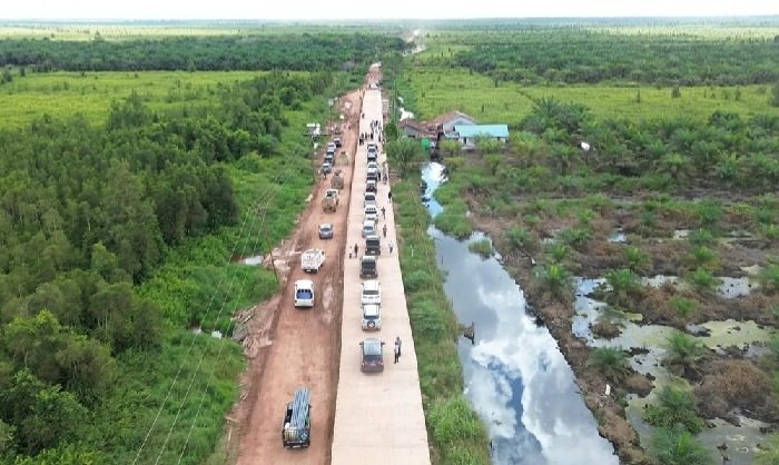 Ruas Jalan Pelang - Sungai Kepuluk Diresmikan, Bupati Minta Instansi Terkait Awasi Tonase Kendaraan