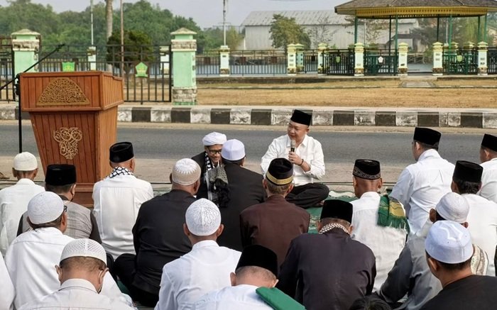 Salat Istisqa di Keraton Matan, Bupati Alex Ajak Warga Perkuat Ikhtiar