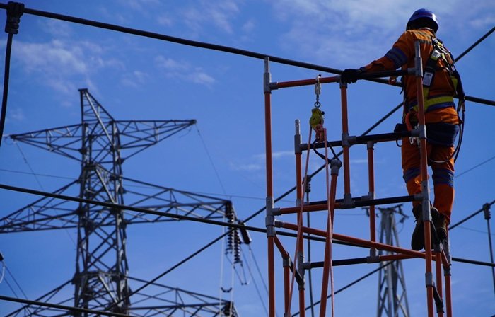 Sambut HUT ke-81 RI, PLN Jaga Keandalan Pasokan Lewat Pengujian Trafo Transmisi di Balikpapan