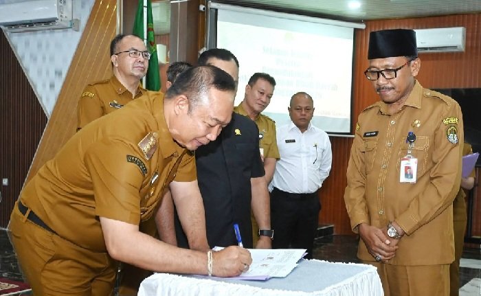 Serahkan NPHD Tahun 2026 ke-69 Penerima, Bupati Ketapang Berpesan Jaga Amanah