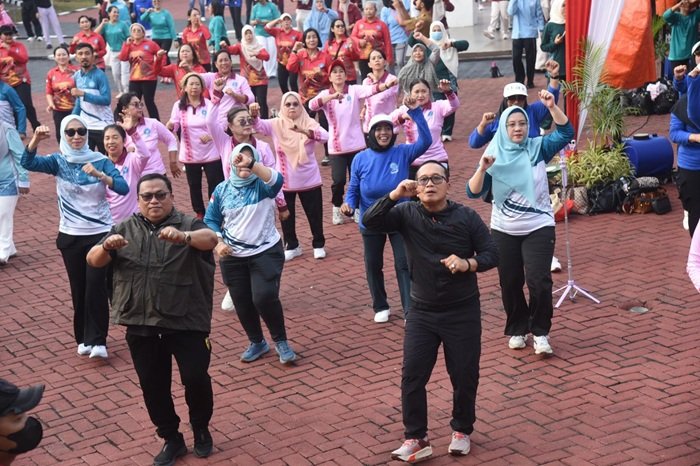 Sujiwo Ajak Kunjungi Rumah Dilan di Halaman Kantor Bupati Kubu Raya
