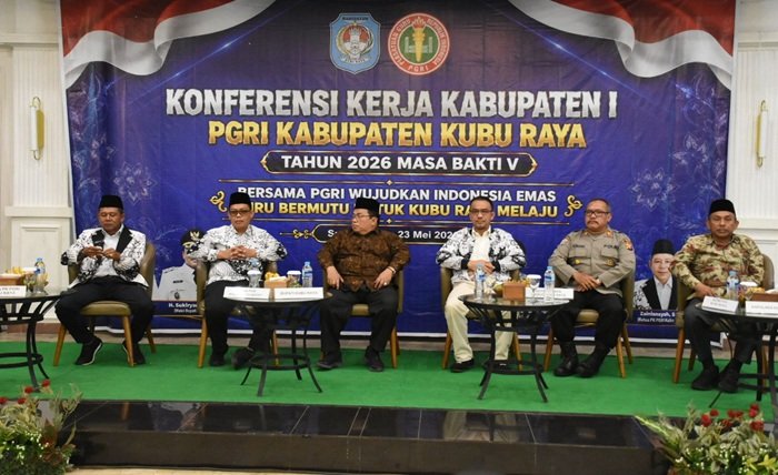Wabup Sukir Beri Atensi Guru Honorer di Konkerkab PGRI Kubu Raya