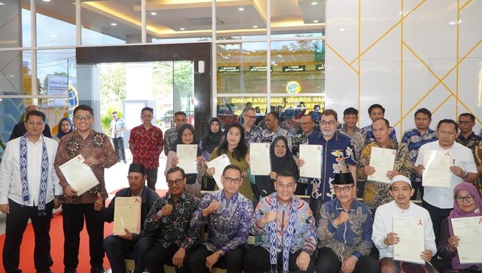 Wakil Menteri ATR/BPN Serahkan Sertifikat GI 150 kV Bukuan