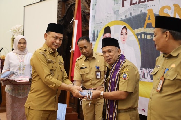 Wali Kota Lepas 73 ASN Pontianak Berhaji