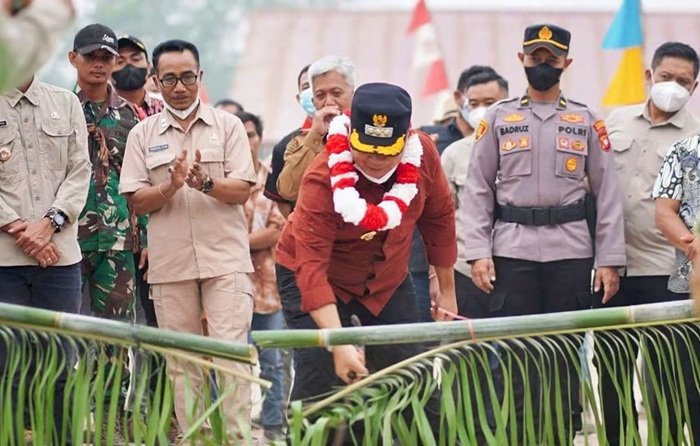 Warga Desa Harapan Baru Kini Nikmati Penerangan Listrik
