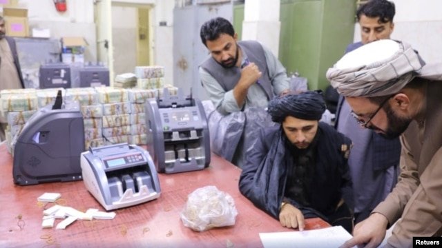 Taliban Sita Uang dan Emas Para Mantan Pejabat Tinggi Pemerintahan