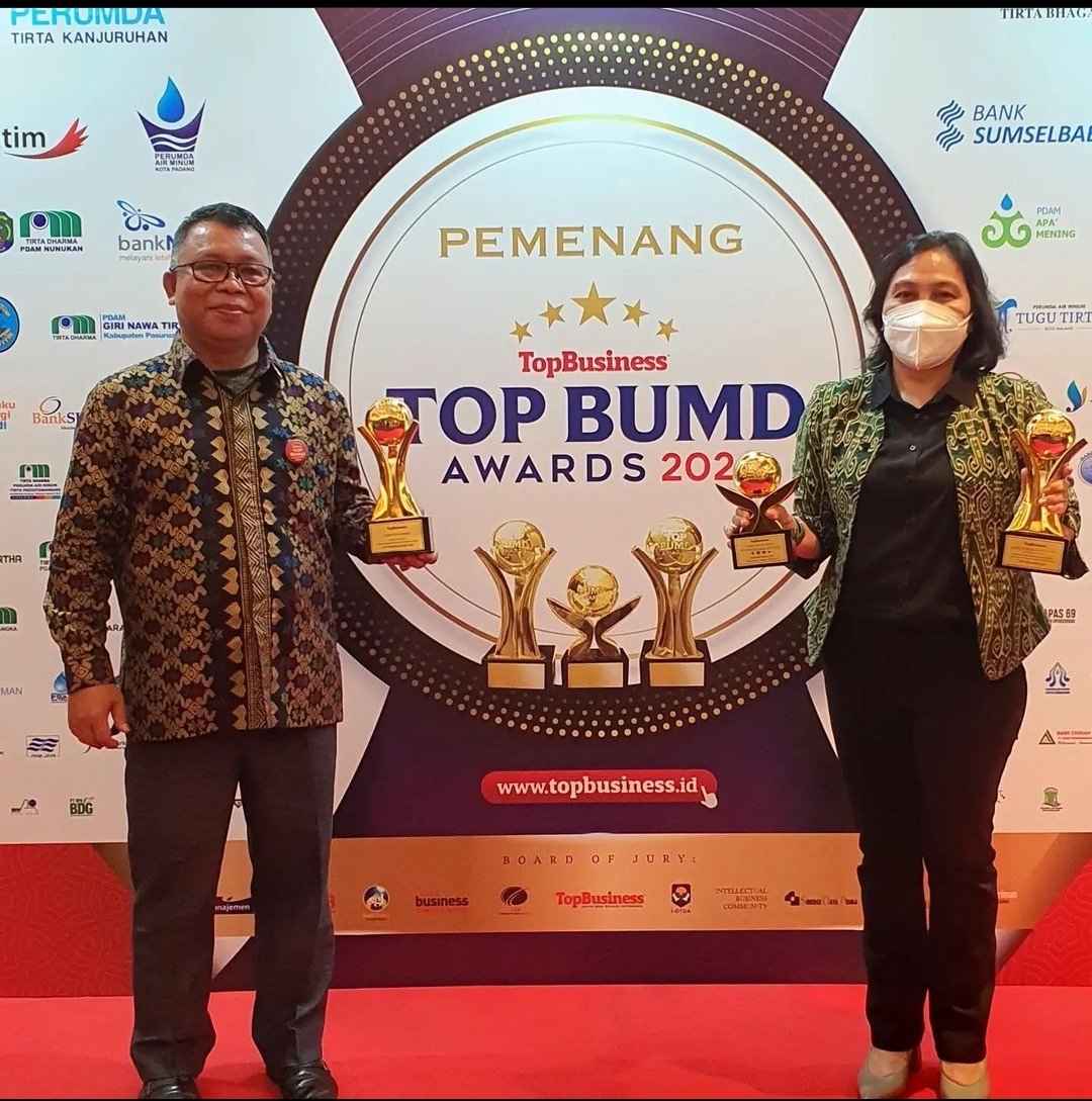 Bupati Sintang Raih Penghargaan Sebagai Top Pembina BUMD 2021