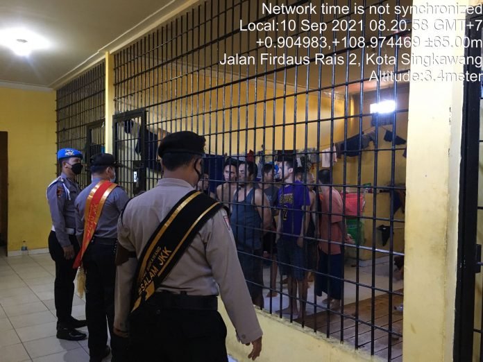 Cegah Tahanan Kabur, Polres Singkawang Lakukan Pengecekan Rutin Tahanan