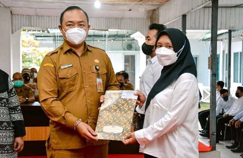 Bupati Martin Serahkan SK Pengangkatan CPNS Formasi Tahun 2021