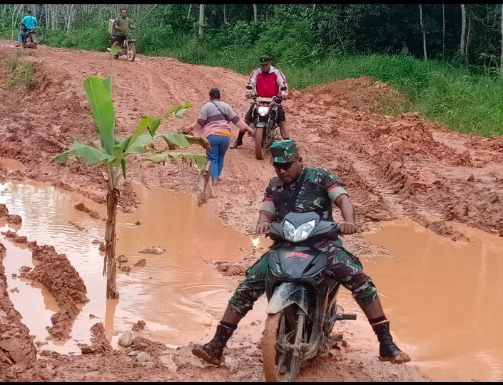 Masyarakat Perbatasan Minta Penegak Hukum Periksa Jalan Nasional Badau - Empanang